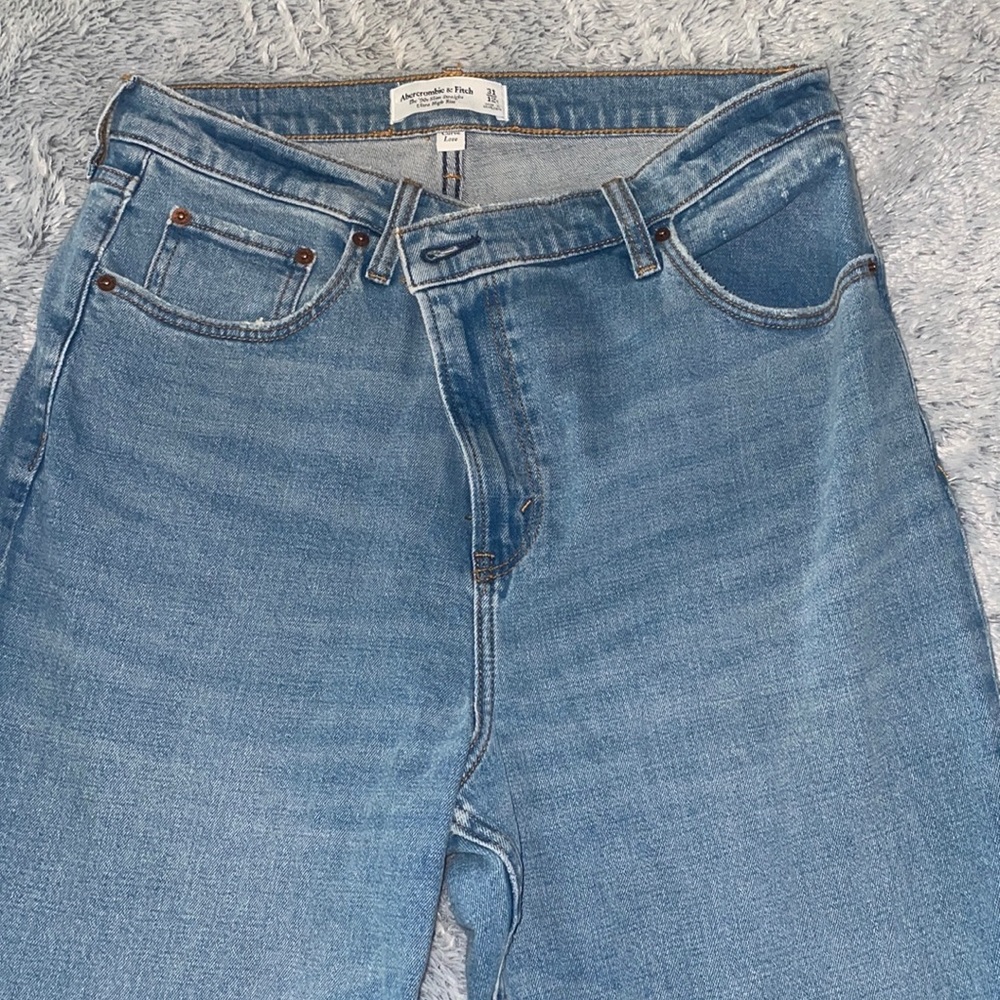 Women’s Abercrombie “the 90s slim straight ultra high rise” Jean